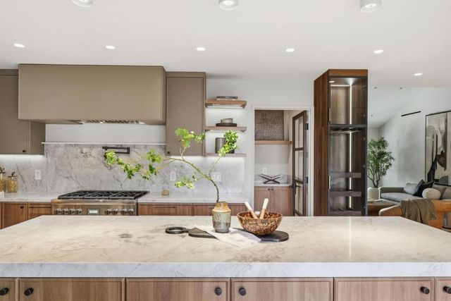 371 E Oakwood Boulevard, Redwood City, CA 94061