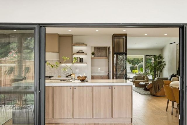 371 E Oakwood Boulevard, Redwood City, CA 94061