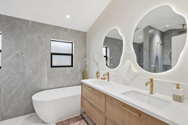 371 E Oakwood Boulevard, Redwood City, CA 94061