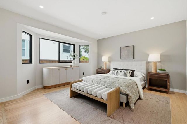 371 E Oakwood Boulevard, Redwood City, CA 94061