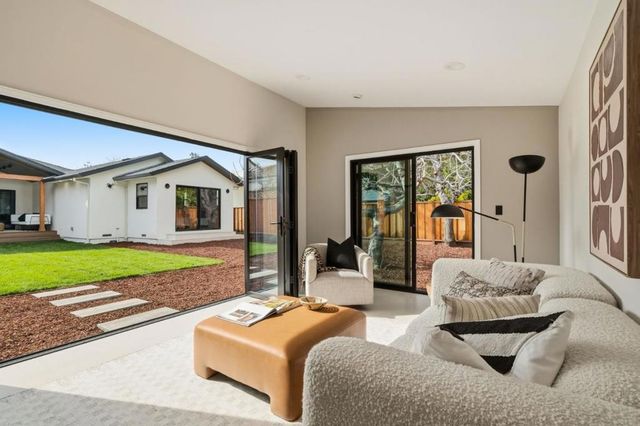 371 E Oakwood Boulevard, Redwood City, CA 94061