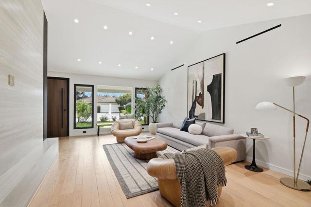 371 E Oakwood Boulevard, Redwood City, CA 94061