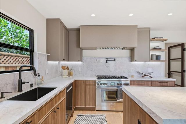 371 E Oakwood Boulevard, Redwood City, CA 94061