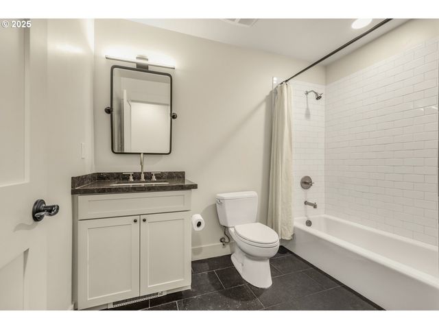 126 Sw GROVER St, Portland, OR 97239