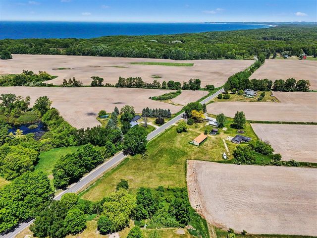 3516 N Ridge Road, Mears, MI 49436