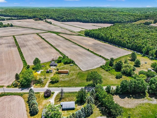 3516 N Ridge Road, Mears, MI 49436