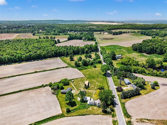 3516 N Ridge Road, Mears, MI 49436