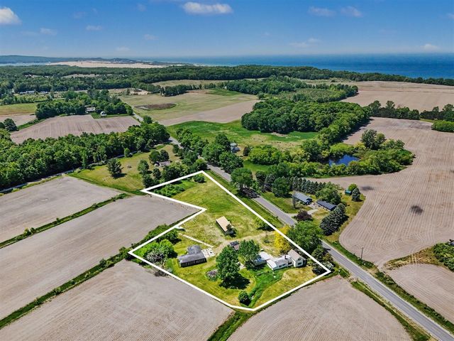 3516 N Ridge Road, Mears, MI 49436