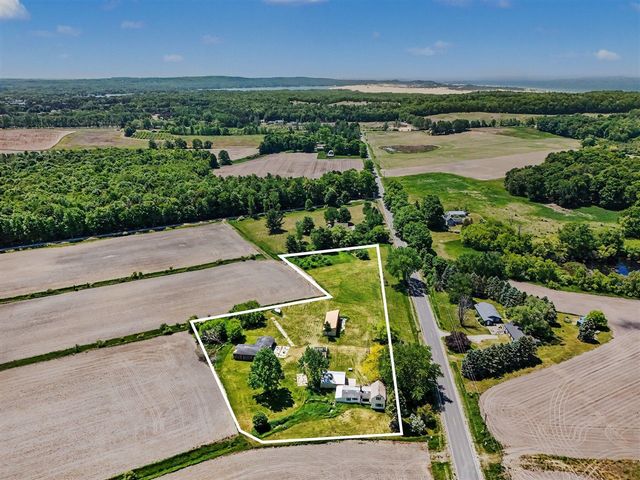 3516 N Ridge Road, Mears, MI 49436
