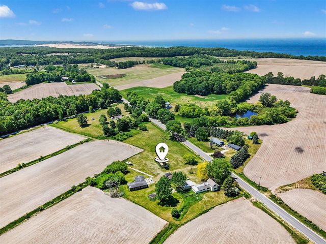 3516 N Ridge Road, Mears, MI 49436