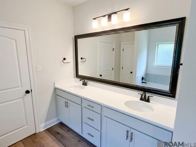 13056 Ducks Landing St, Gonzales, LA 70737