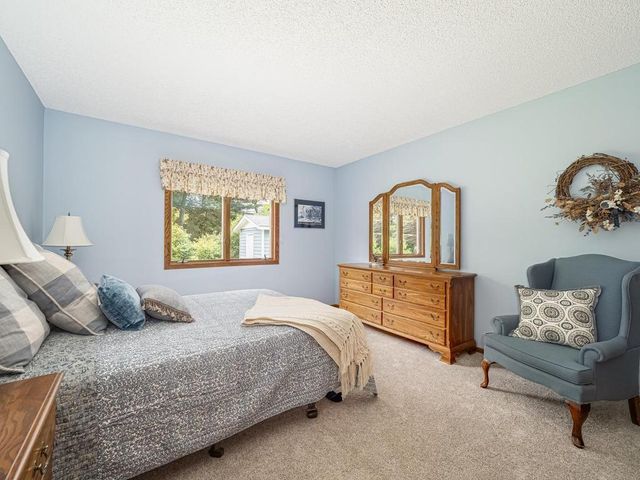 2500 Fernwood Street, Roseville, MN 55113