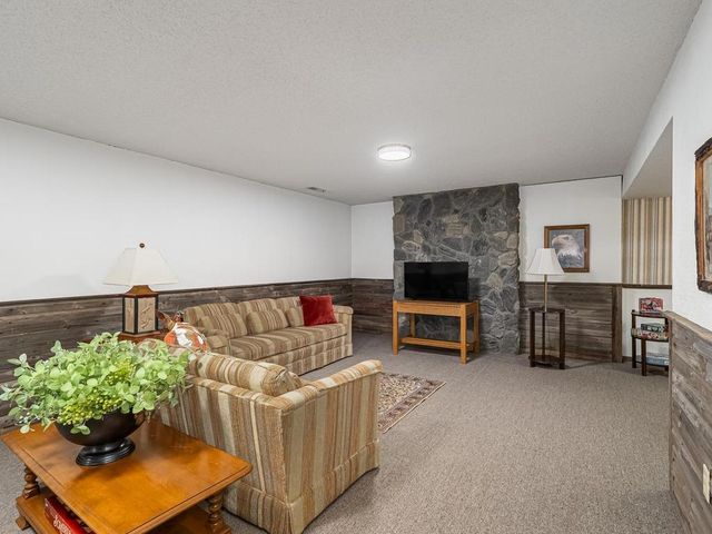 2500 Fernwood Street, Roseville, MN 55113