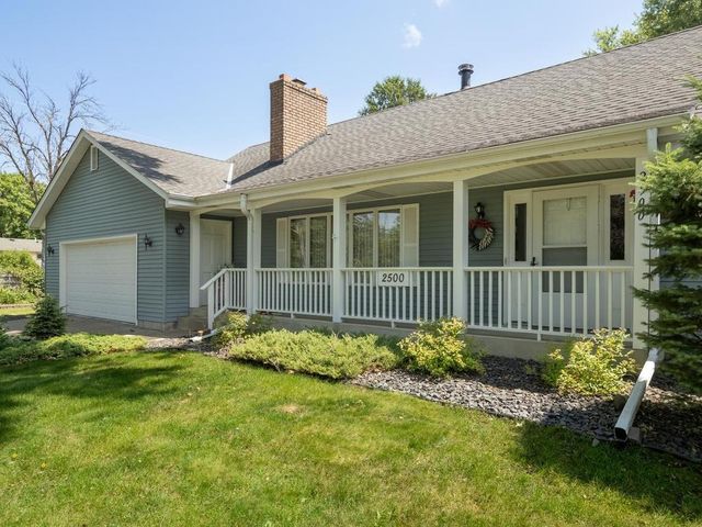 2500 Fernwood Street, Roseville, MN 55113