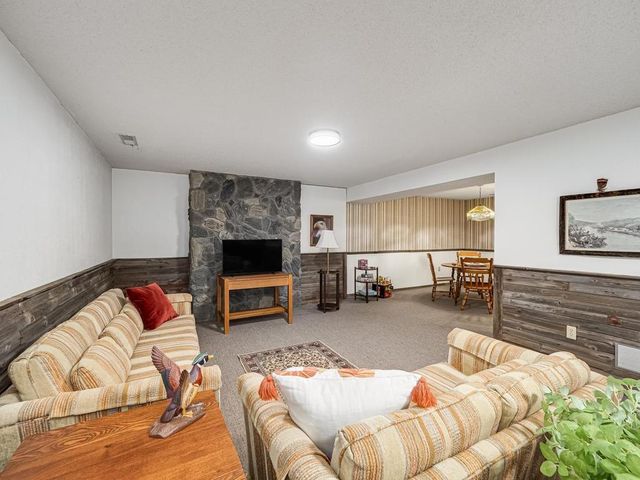 2500 Fernwood Street, Roseville, MN 55113
