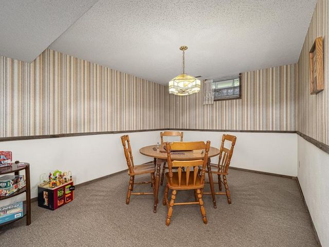 2500 Fernwood Street, Roseville, MN 55113