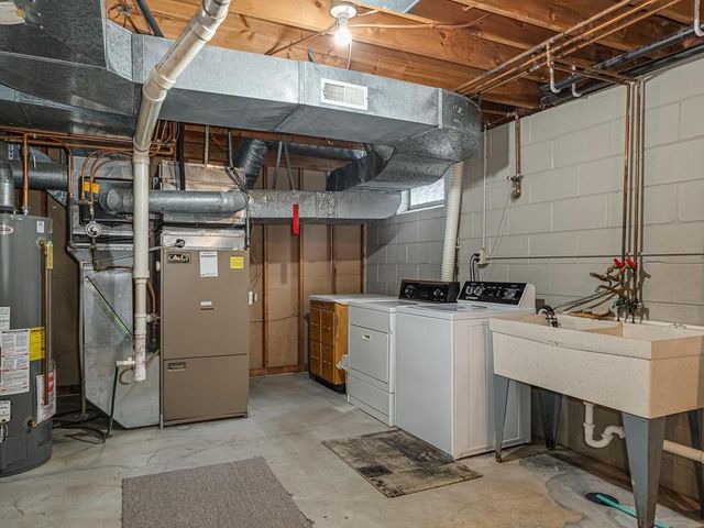2500 Fernwood Street, Roseville, MN 55113