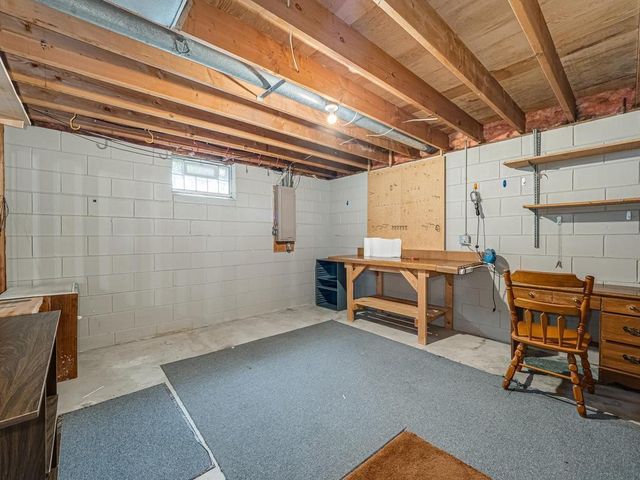 2500 Fernwood Street, Roseville, MN 55113