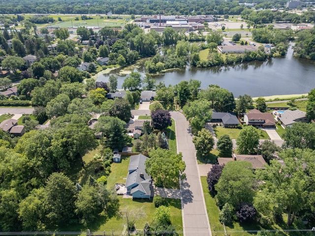 2500 Fernwood Street, Roseville, MN 55113