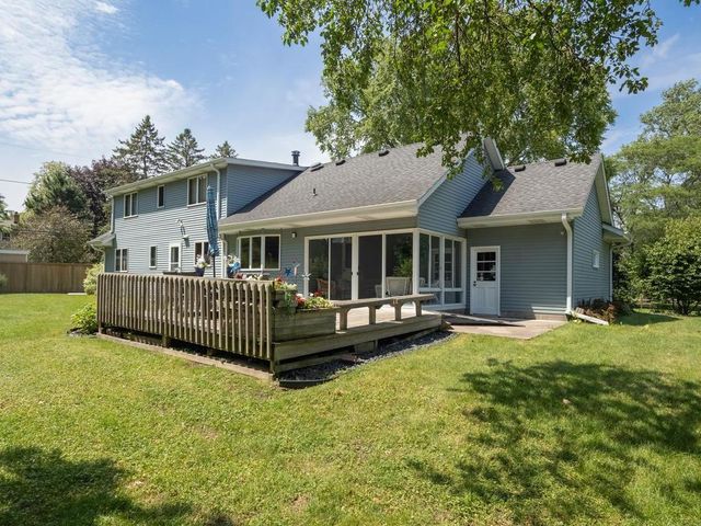 2500 Fernwood Street, Roseville, MN 55113