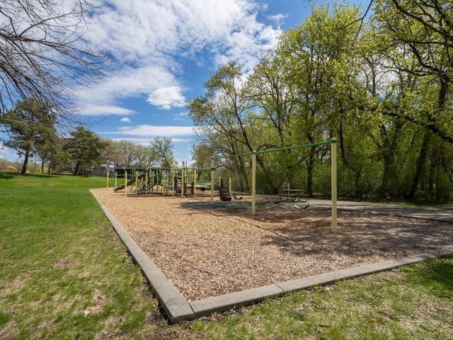 2500 Fernwood Street, Roseville, MN 55113