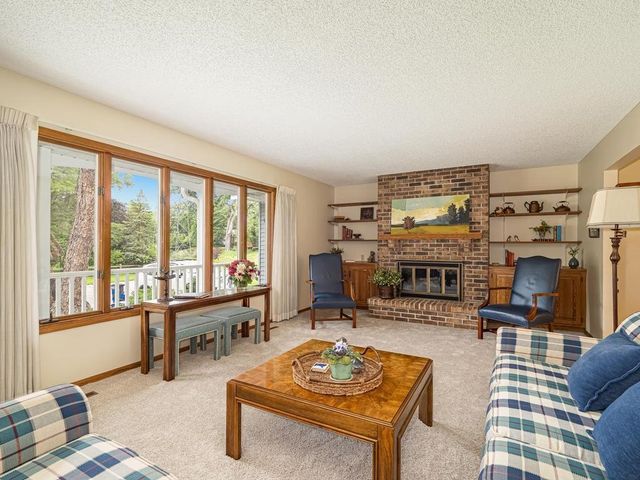 2500 Fernwood Street, Roseville, MN 55113