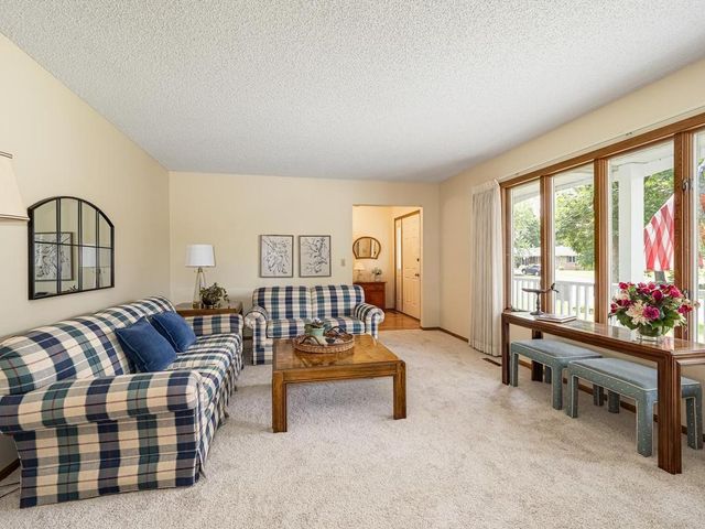 2500 Fernwood Street, Roseville, MN 55113