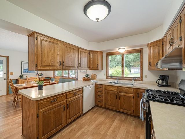 2500 Fernwood Street, Roseville, MN 55113