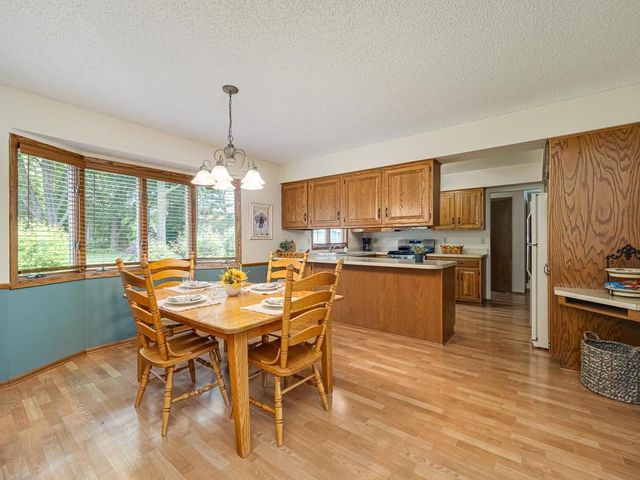 2500 Fernwood Street, Roseville, MN 55113