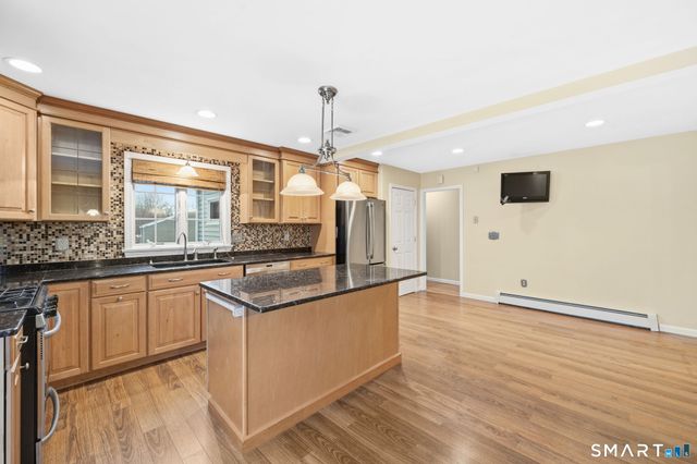 42 Greenwood Street, East Hartford, CT 06118