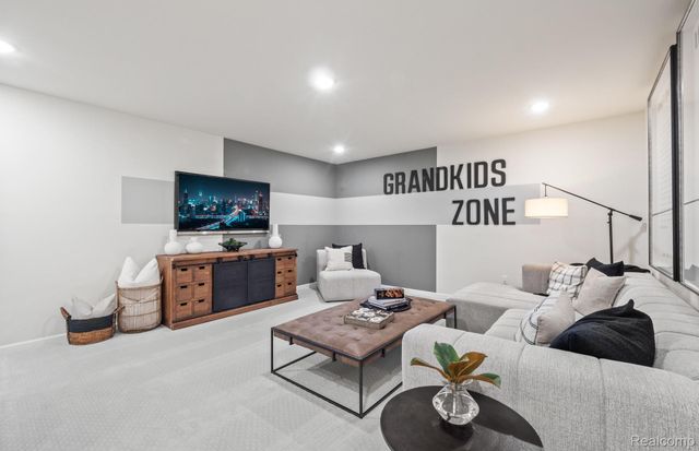 55789 Oak Pointe Drive, Shelby Charter Township, MI 48315