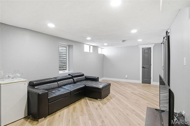 3024 Caroline Street, St Louis, MO 63104