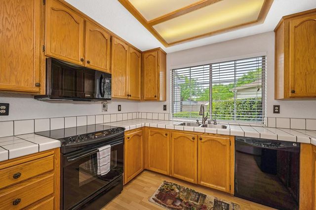 7505 Sunwest Ln, Sacramento, CA 95828