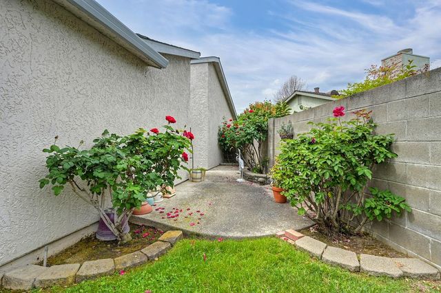 7505 Sunwest Ln, Sacramento, CA 95828