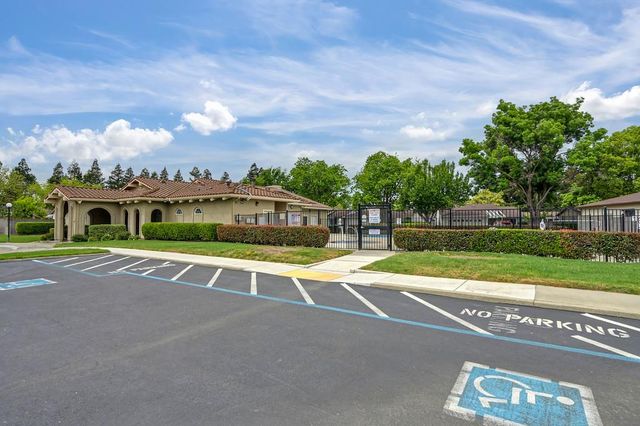 7505 Sunwest Ln, Sacramento, CA 95828