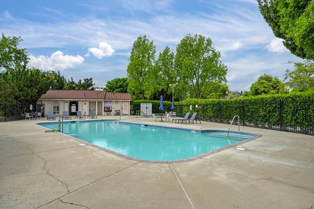 7505 Sunwest Ln, Sacramento, CA 95828