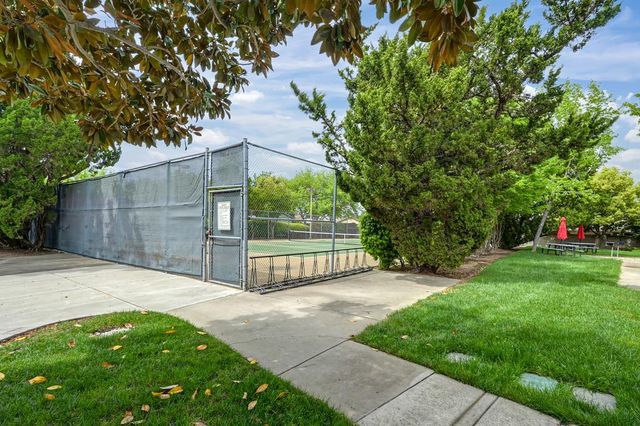 7505 Sunwest Ln, Sacramento, CA 95828