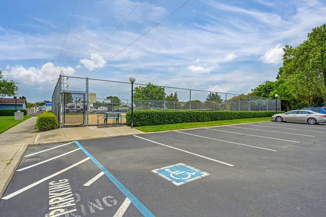 7505 Sunwest Ln, Sacramento, CA 95828