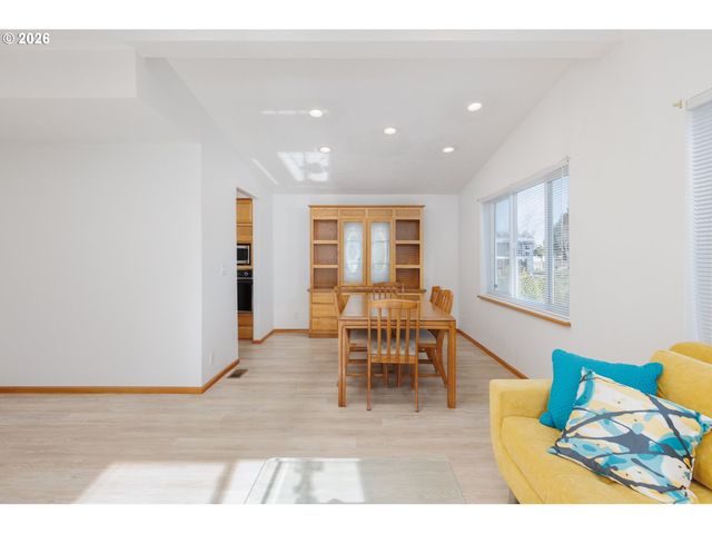 6845 GLENEDEN BEACH Loop, Gleneden Beach, OR 97388