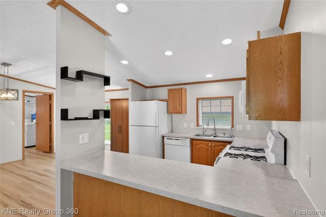 672 Red Oaks Drive, Howell, MI 48843