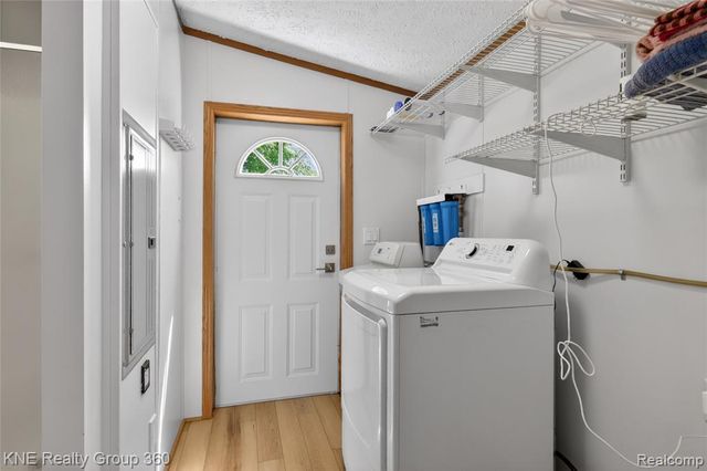 672 Red Oaks Drive, Howell, MI 48843
