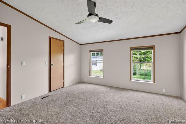 672 Red Oaks Drive, Howell, MI 48843