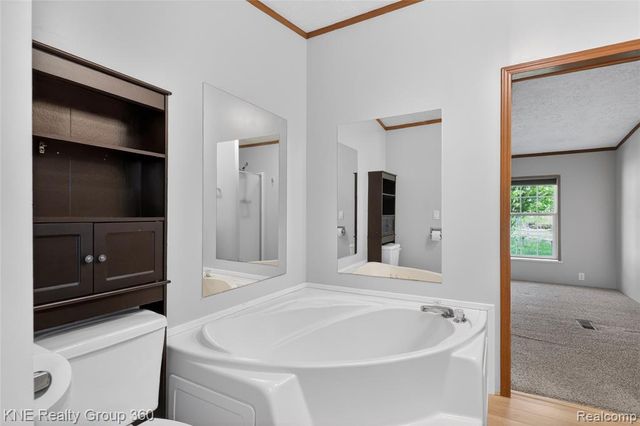 672 Red Oaks Drive, Howell, MI 48843