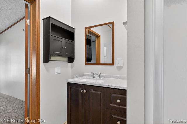 672 Red Oaks Drive, Howell, MI 48843