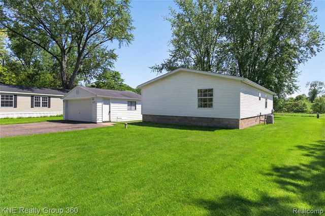 672 Red Oaks Drive, Howell, MI 48843