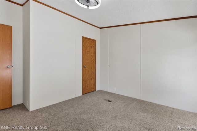 672 Red Oaks Drive, Howell, MI 48843