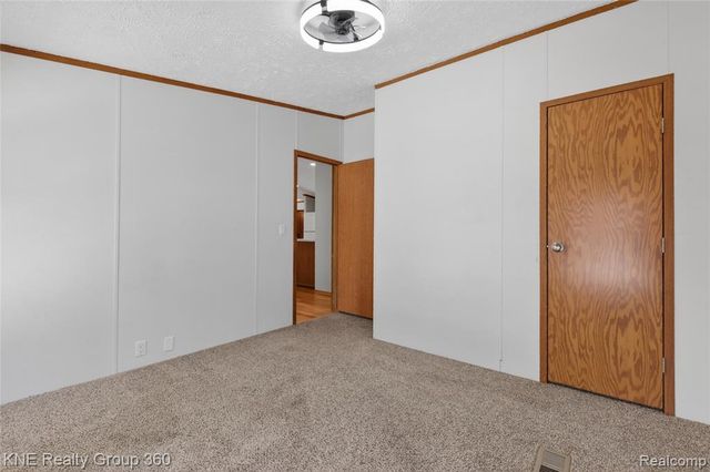 672 Red Oaks Drive, Howell, MI 48843