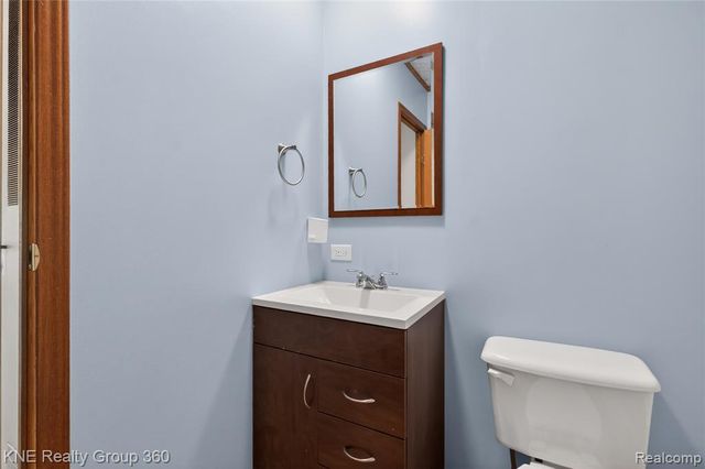 672 Red Oaks Drive, Howell, MI 48843