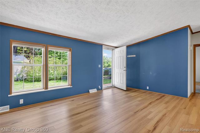 672 Red Oaks Drive, Howell, MI 48843