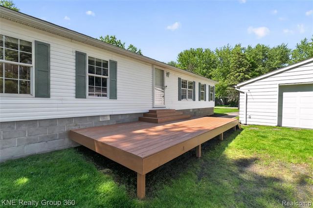 672 Red Oaks Drive, Howell, MI 48843